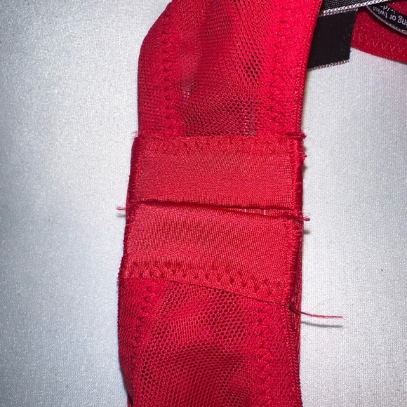 Victoria’s Secret- Very Sexy Push Up- Red Lace Bra - 34DD - Picture 6 of 6